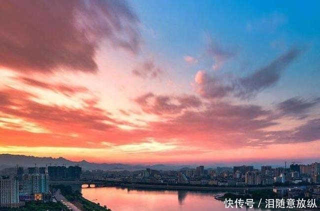 江西这个城市发达了, 有望成为高铁枢纽, 每天停靠列车比省会还多