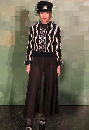 44岁的陈慧琳不得了,这么紧的裙子都能穿上,一般人驾驭不住!