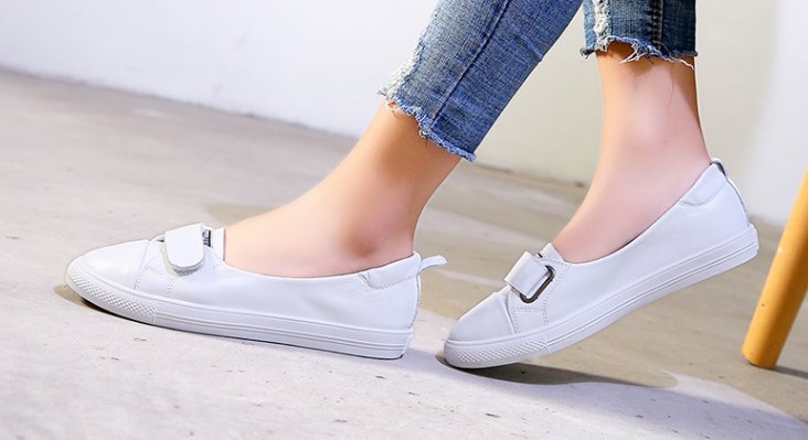 千万别因为美而忽视高跟鞋的危害，适合开车的平底鞋也可以很美