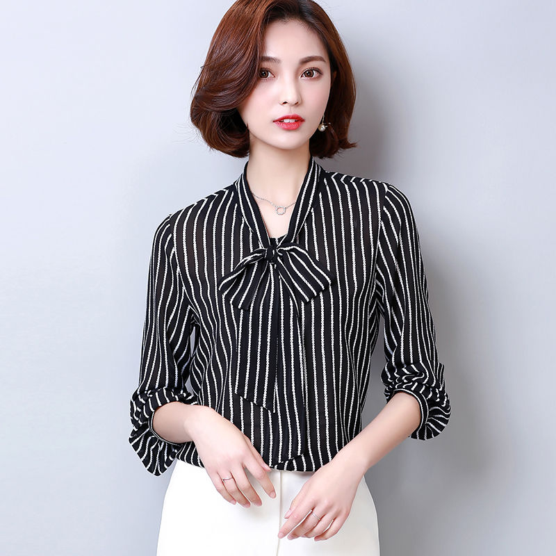 谁说丰满的女人不好看?看下面女人穿“流氓衫”，尽显迷人曲线