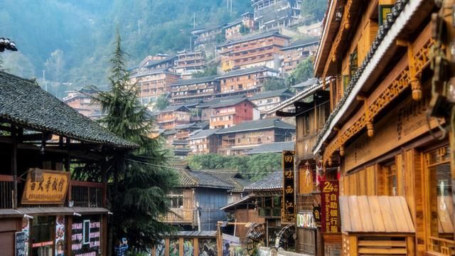 “迷失”的千户苗寨，让游客纷纷哭诉，坦言这辈子都不会再去了！