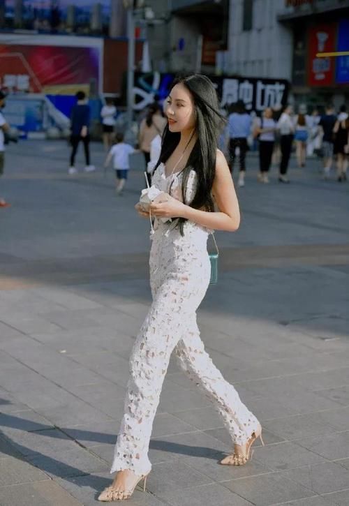  【气质】女生搭配高跟鞋，展现出优雅又自然的气质