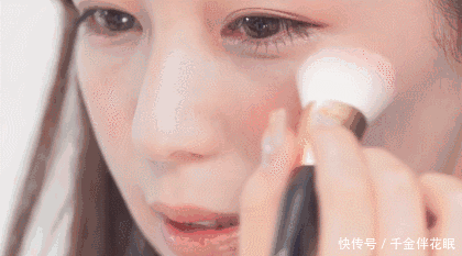 『定妆喷雾』戴口罩到底要怎么化妆?画多了怕毁脸画少了不够美