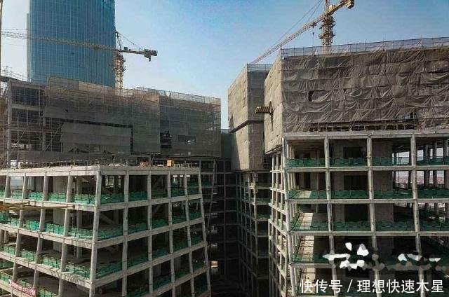 上海正打造的一座新地标，共有1359根斜柱所建造，被称扭秧歌大楼