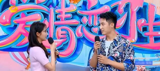 #快本#关晓彤《快本》秀恩爱,表示我有喜欢的人了,何炅笑的面部狰狞