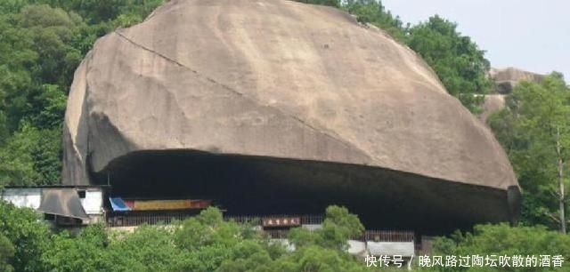 寺庙都建在高山,唯有它被压在巨石下954年,到底隐藏什么秘密?