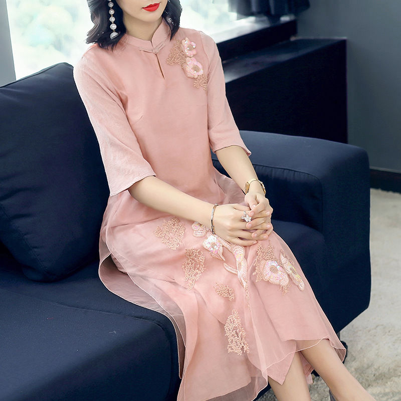 有一种美叫“旗袍”，立秋已到，42岁老婆穿旗袍，简直美若天仙