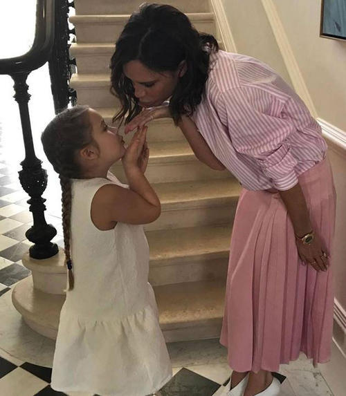 伊万卡在家带孩子都穿着高跟鞋，国外女性都这样吗？