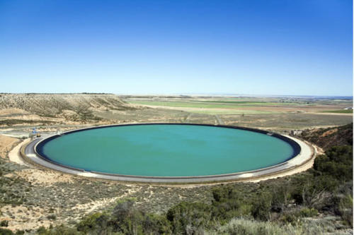 在沙漠里开荒种田,从底下300米抽水,又一项“奇迹工程”?