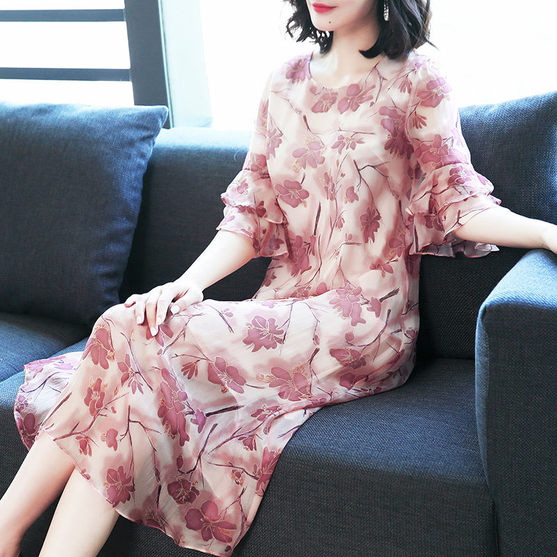 别穿代代相传的连衣裙了!今年的真丝裙太洋气，穿了舍不得脱