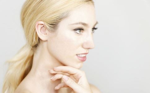 阴虚的人脸颊爱发红 ,多吃桑葚膏能调理,滋阴又