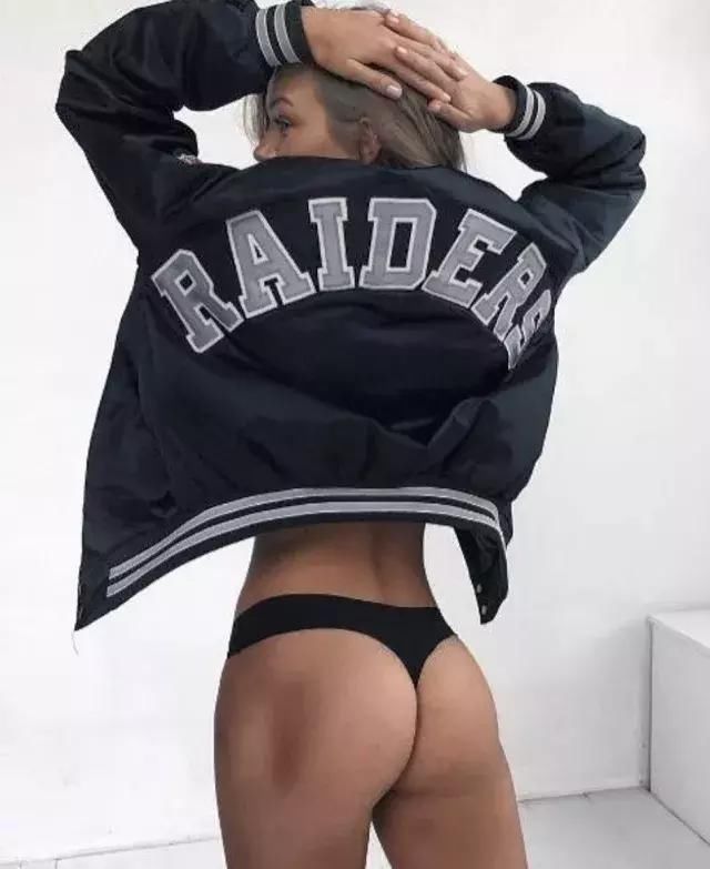 这个世界上最可怕的是：别人都拥有了柯基臀，而你只有柯基腿！