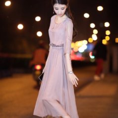 越来越多70后女人,桑拿天都穿“冷风裙”,清凉性感魅力四射