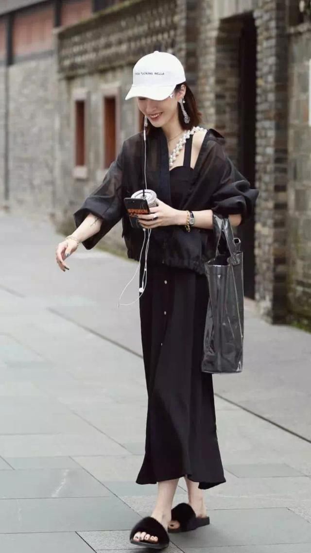 街拍丨夏天干嘛穿那么严实?露一点才好看!
