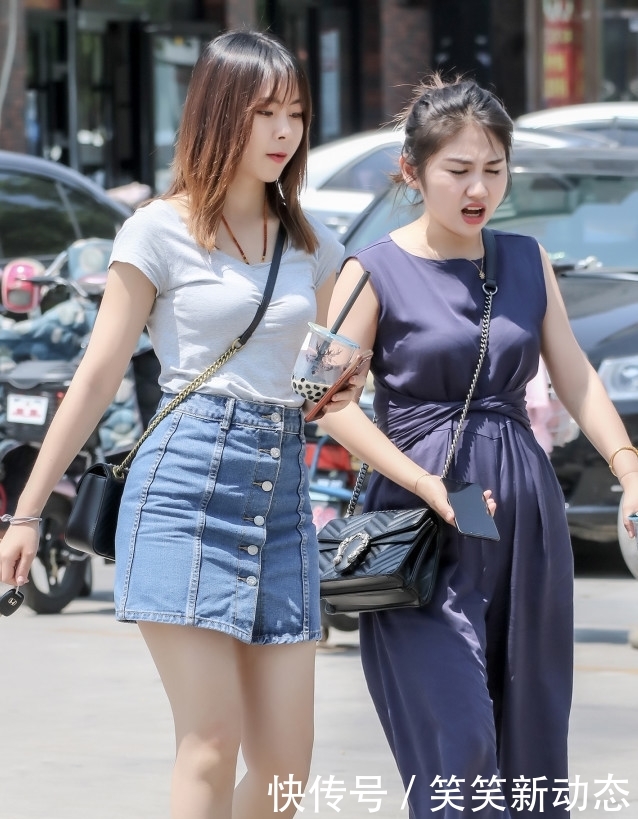  『假闺蜜』街头又来一对“冒牌闺蜜”我比你矮8公分，但我们的腿一样长