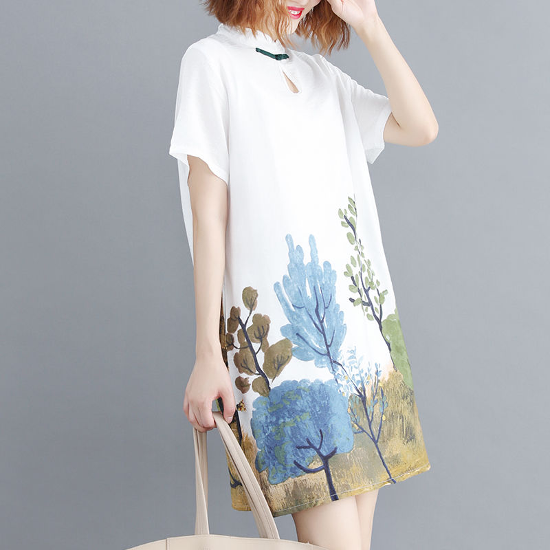 太惊艳了!小姨穿上改良旗袍，一动一婀娜都是迷人的风情