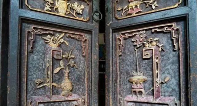 老农夫独守云南豪宅：祖上百年前开矿发财，建房时贴3.5斤黄金