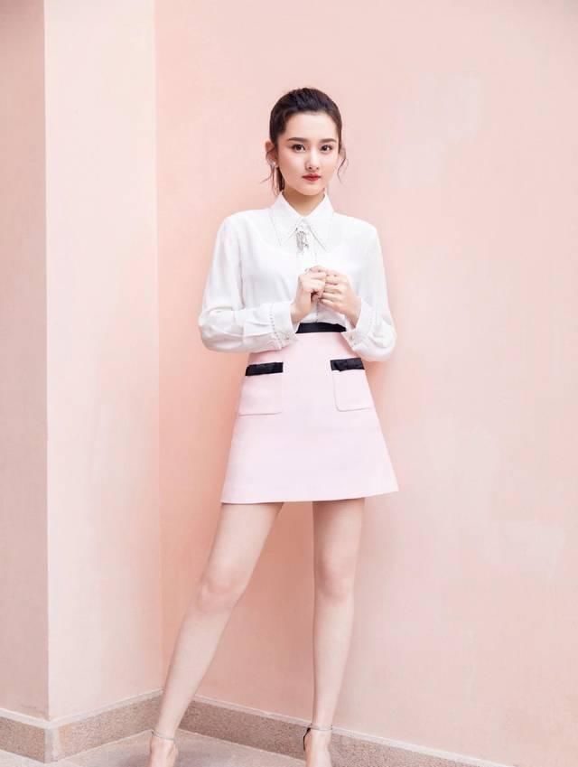 碎花:30岁以下女人都适合,清新又甜美的穿搭,减龄十足