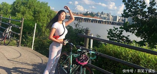 灰色打底裤也能穿出你华丽丽的美！