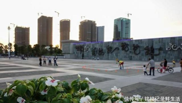  【内衣】广东这座小镇被称为“中国内衣之都”，城建跟地级市差