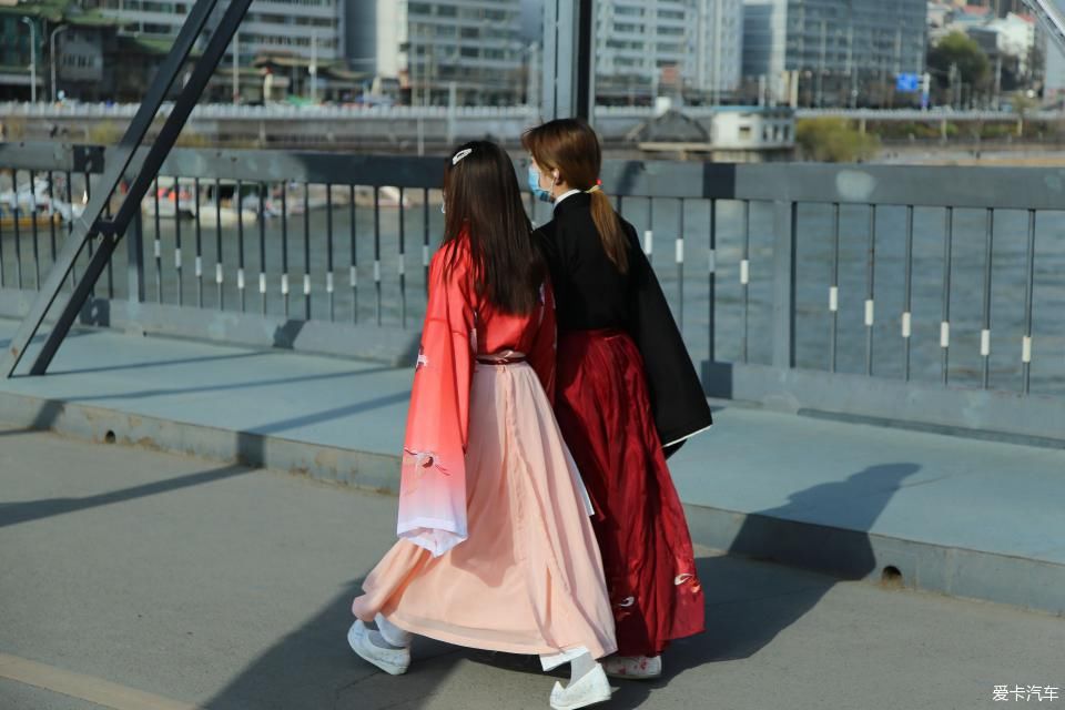  『黄河』【春分】黄河边的美女拍拍拍