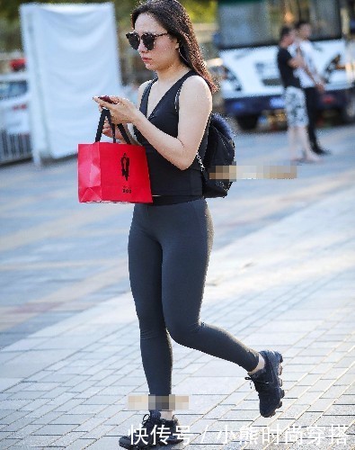 为什么现在女生都喜欢穿很紧的裤子？网友的评论亮了！