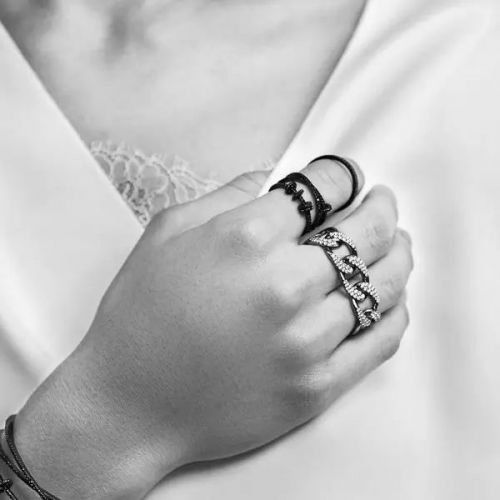 一枚全能型的“别针”珠宝凭什么引爆了时尚界?