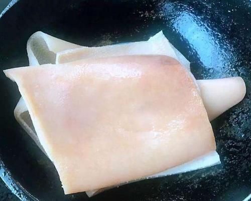  [放在清水内]4月，遇到它必买5斤，每天炒一盘，补水养颜，美白皮肤，肌肤像冻龄