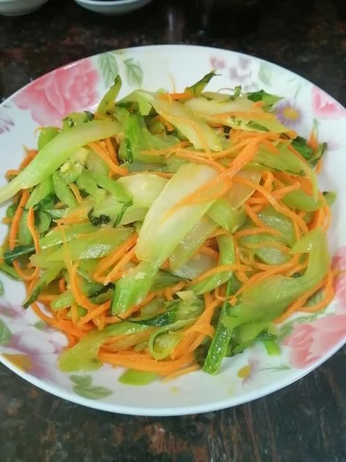 『食物』12种补水食物,吃完皮肤不干燥,连护肤品都省一大半,排除废物