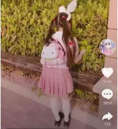 蔡萝莉公开辟谣:我爸爸不是蔡荣军!