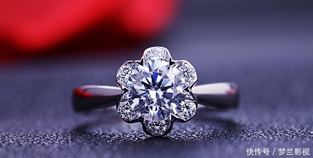  #选择#求婚钻戒买多大的？如何选购钻戒，才能更省心省力？