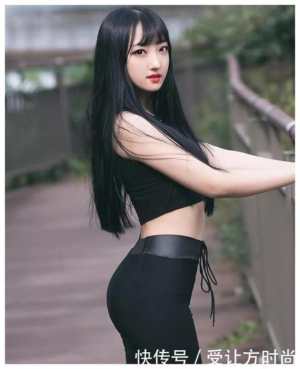 紧身裤小姐姐，必然大放光彩，碾压校花，成为时尚的代言人