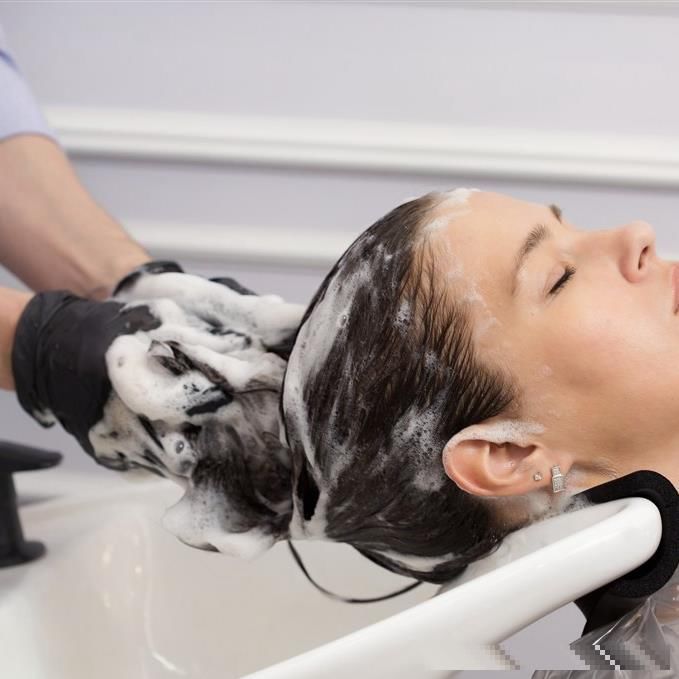 别再为白发烦恼了，在家备上这样小妙物，白发分分钟就变黑