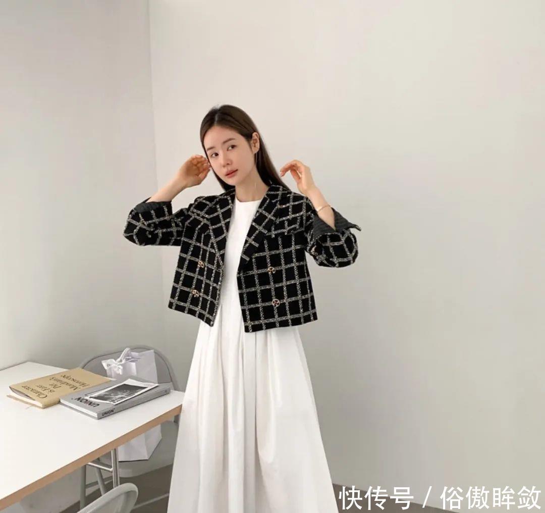 #出门#短西装外套+裙子搭配,出门踏青这样穿,美得路人都侧目