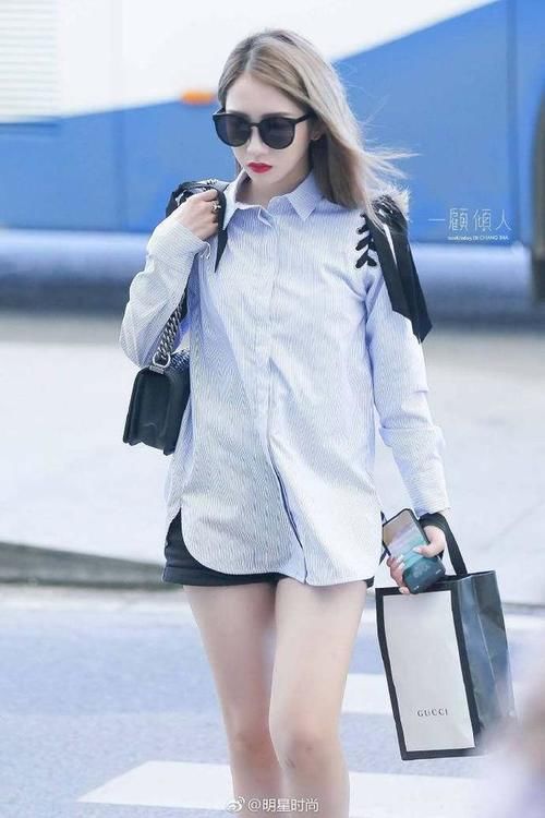 166周洁琼和164孟美岐秀美腿,网友:腿长人美!