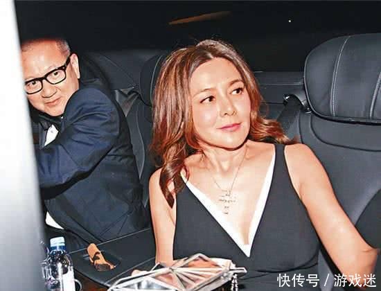  [富商]从富商“收割机”到独立富婆，关之琳带俩保姆遛狗，光头男伴左右