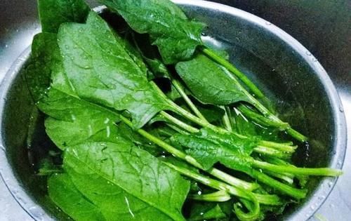  『营养』凉拌菠菜豆腐皮，上班族的快手晚餐，简单省时，美味又不失营养