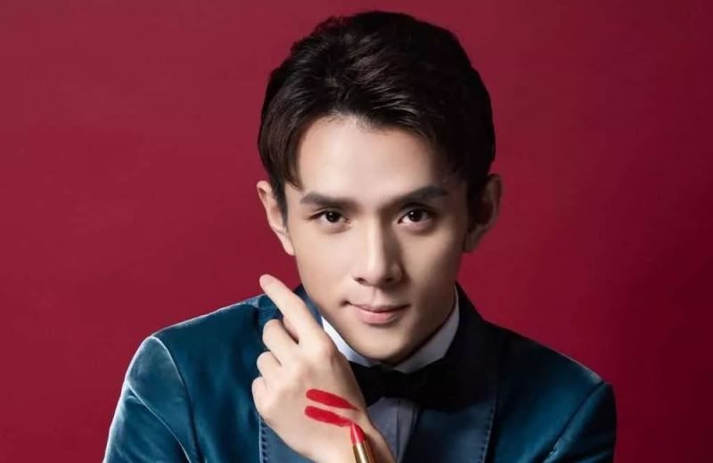  #控制#李佳琦直播diss爱马仕口红，表情真实并且逐渐失去控制