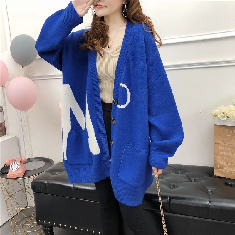 姐姐秋天最爱穿的款式，80后的她穿的是又白又嫩，真是美不胜收