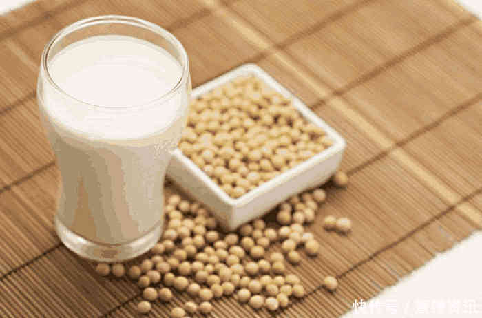 女人30岁后,皮肤逐渐衰老,常吃5物,皮肤紧致,皱纹慢慢消失