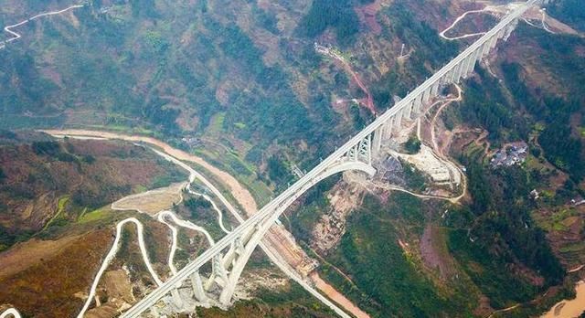 贵州已建成的又一座世界级大桥，5年多艰苦建设，创2个世界纪录！