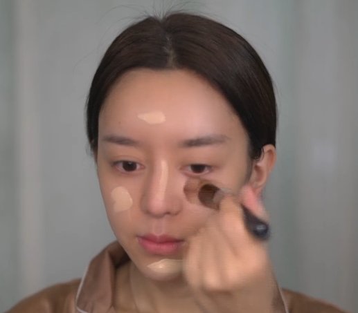  位小姐姐@小姐姐画“白凤九”仿妆，第一眼感觉在开玩笑，看到成品：帝君都分不清！