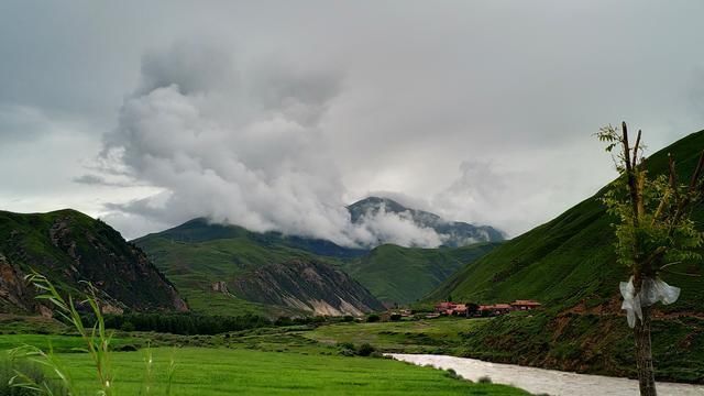 自驾川藏线色达到新龙县，路遇各种意外影响行程，有惊无险小确幸