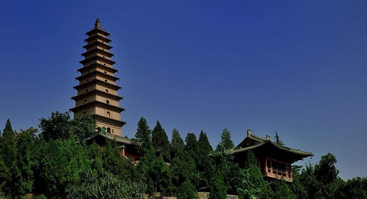 在这座寺庙里却发生过爱情，被人们誉为爱情圣地，更有神秘蛙鸣声