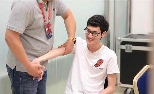 LOL带Karsa节奏的那位网友已经被安排!皇族官博发文:不再追究!