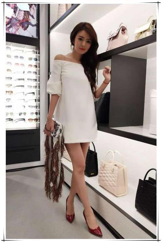 安以轩为博眼球真放的开！上身只遮住一半，网友：越穿越凉快！