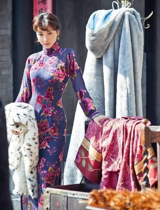八大女星旗袍争艳，第七位秦岚穿上旗袍更是美得像一幅画