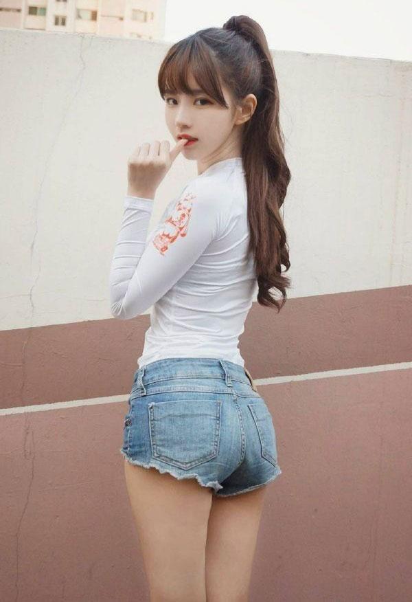 简约紧身裤，照样穿出你的美，让你的气质魅力十足！