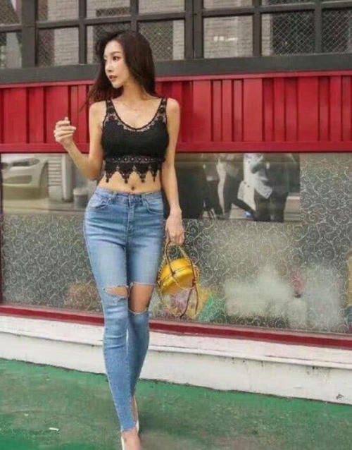 夏季时尚又洒脱的几种牛仔穿搭，也能拯救你不完美的身材！