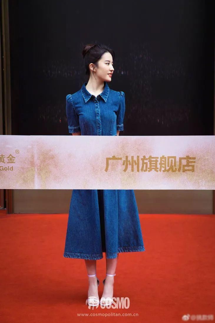 时髦办 | 两个月不见的刘亦菲穿上牛仔裙更美了